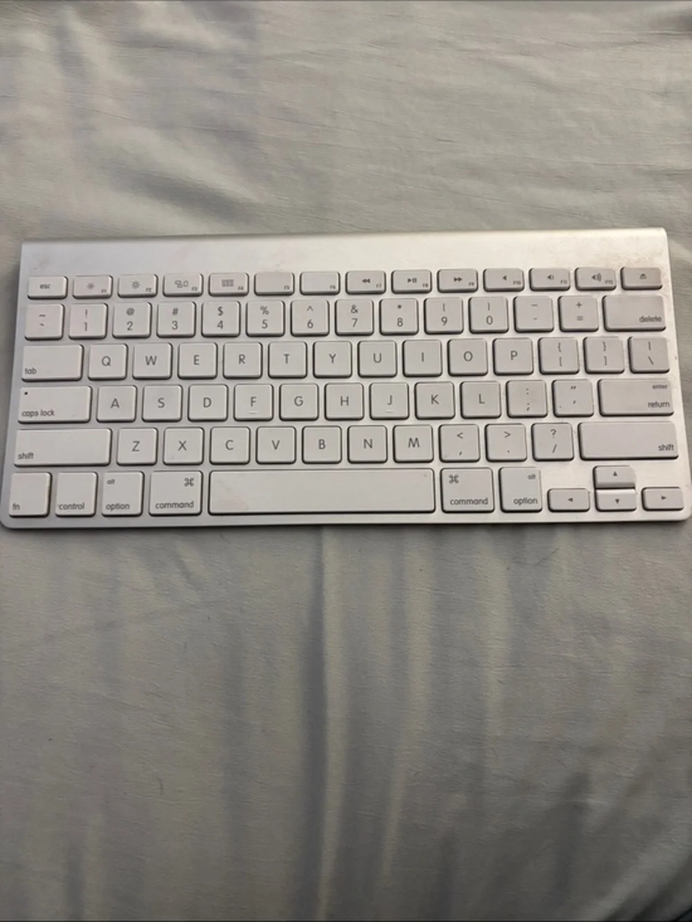 Apple Wireless Bluetooth Keyboard in White and Silver